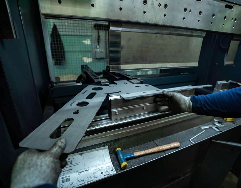 Glüpker Blechtechnologie: Abkanter